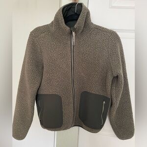 Vuori Women's Alpine Sherpa Jacket, Oregano (Green-Grey), XS